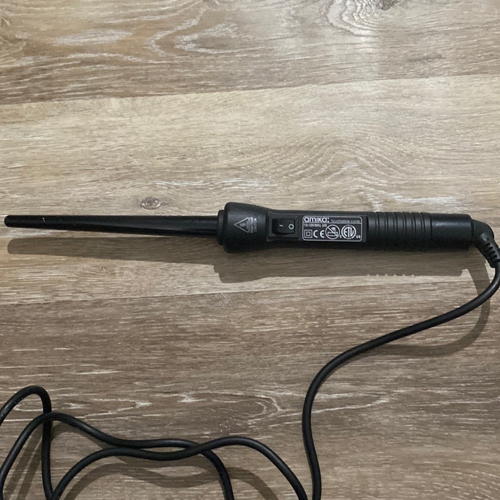 Amika curling wand